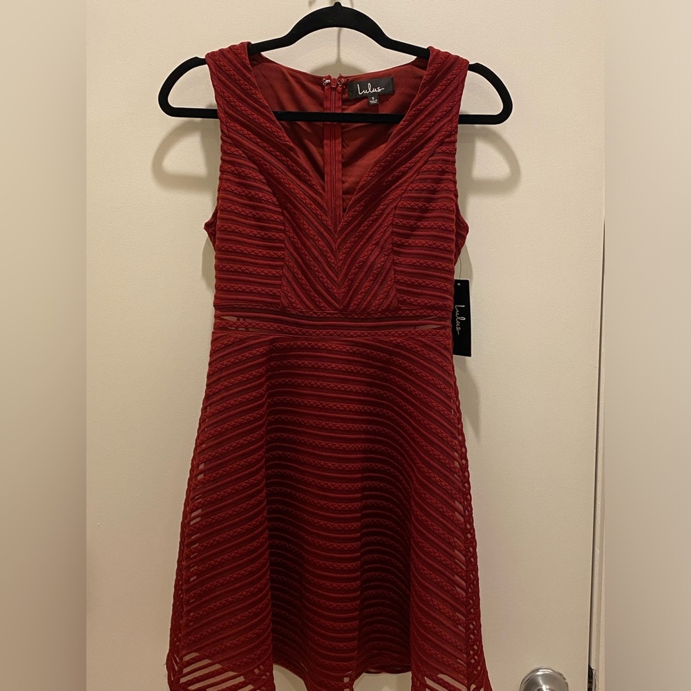 Red lulus dress - NWT - size small.